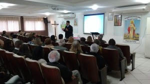 O bispo auxiliar de Curitiba, Dom José Mario Angonese participou da abertura do encontro. 