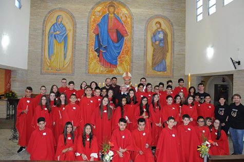 74 jovens da paróquia foram crismados neste sábado