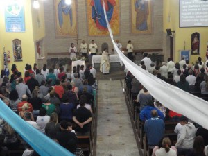 Todas as comunidades vieram para louvar a Deus e agradecer pelas bênçãos de Nossa Senhora Aparecida Peregrina