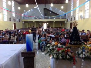 Catequese da Paróquia São José fez um terço junto com Nossa Senhora Aparecida Peregrina